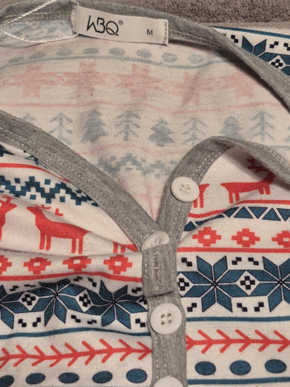 WBQ Women's Medium Button-Up Holiday Winter Pajama Set in Red, Green And Gray.